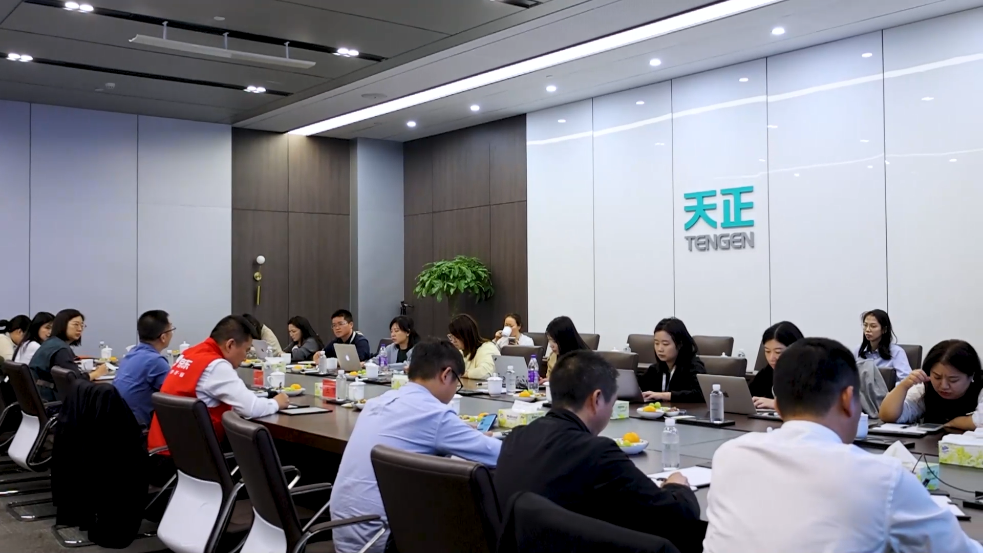 京东工业走进红桃17·c18起草，探访产业数智化之路！